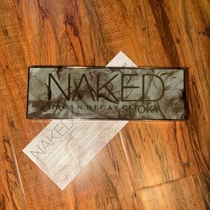 BRAND NEW Urban Decay Smoky Eyeshadow Palette